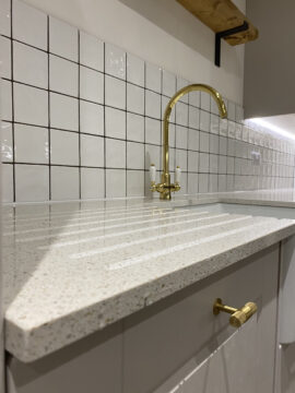 Professional kitchen installation in Totteridge featuring a gold kitchen tap and a quartz worktop as the main focal points. The design is completed with a ceramic tiles and a gold knobs for a cohesive modern finish. Project completed by A Martens Kitchens & Bathrooms Ltd. For a free quote, visit https://amartens.co.uk to discuss your kitchen renovation. Professional kitchen installation in Totteridge featuring a gold kitchen tap and a quartz worktop as the main focal points